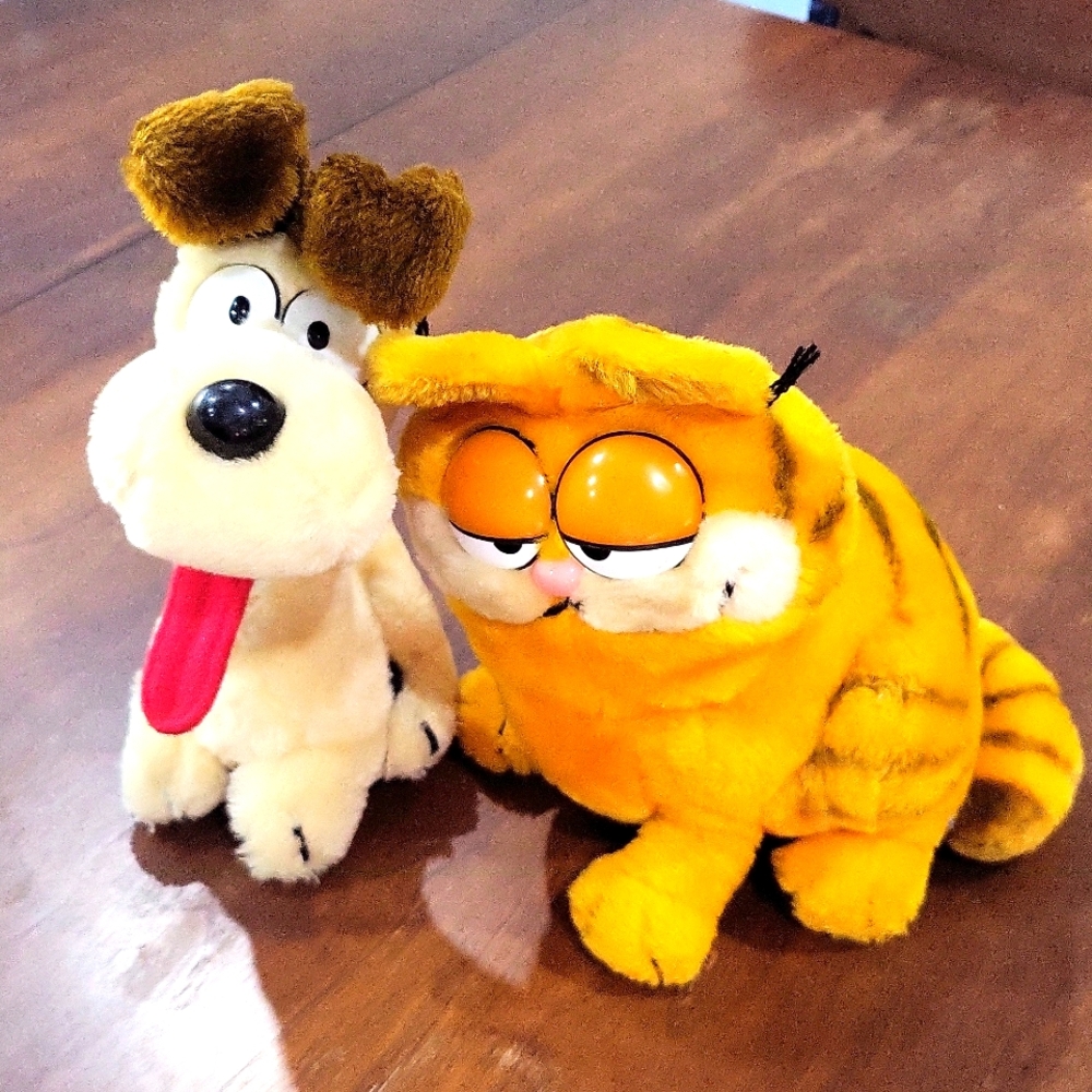 Vintage 1980s Garfield and odie plushes 12in